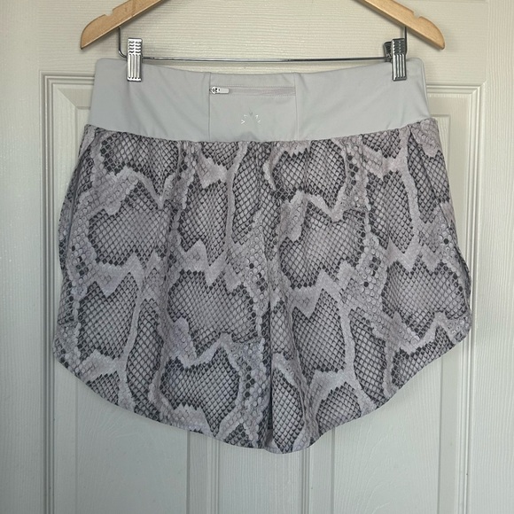 VARLEY High Waist Derby Alabaster Python Snake Print Gym Running Shorts XL - Picture 4 of 16